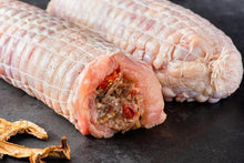 Charger l'image dans la galerie, Demi chapon de grain farci (coq élevé au grain)